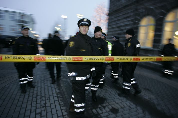 Lögreglan stóð vaktina við Alþingishúsið þegar mótmæli hófust í kjölfar efnahagshrunsins.