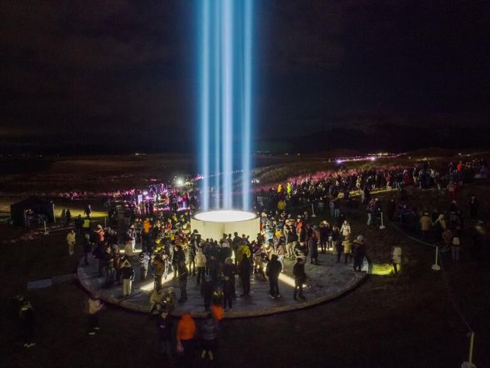 Friðarsúlan í Viðey eftir Yoko Ono var reist árið 2007. Þetta er því í nítjánda sinn sem kveikt verður á henni.