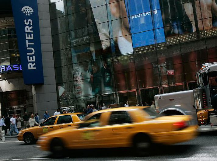 Kanadíska fyrir­tækið Thomson íhugar að gera yfirtökutilboð í fréttaveituna Reuters sem heldur úti starfsemi víða um heim.