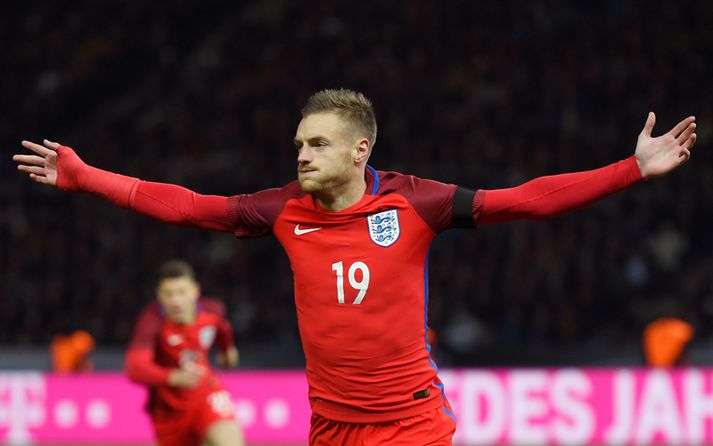 Vardy fagnar marki sínu.