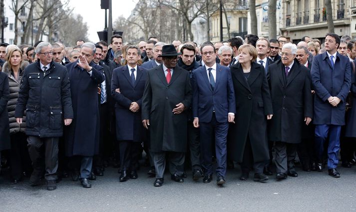 Francois Hollande, forseti Frakklands, leiðir gönguna.