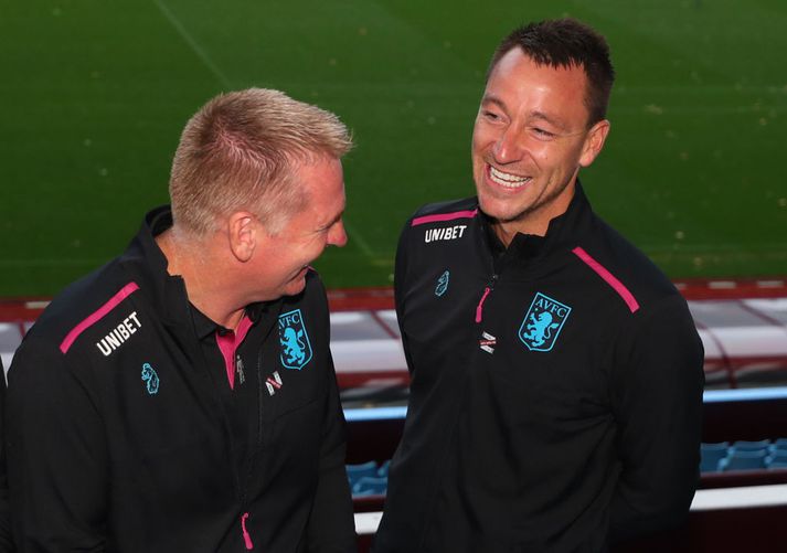 John Terry heldur áfram hjá Aston Villa.