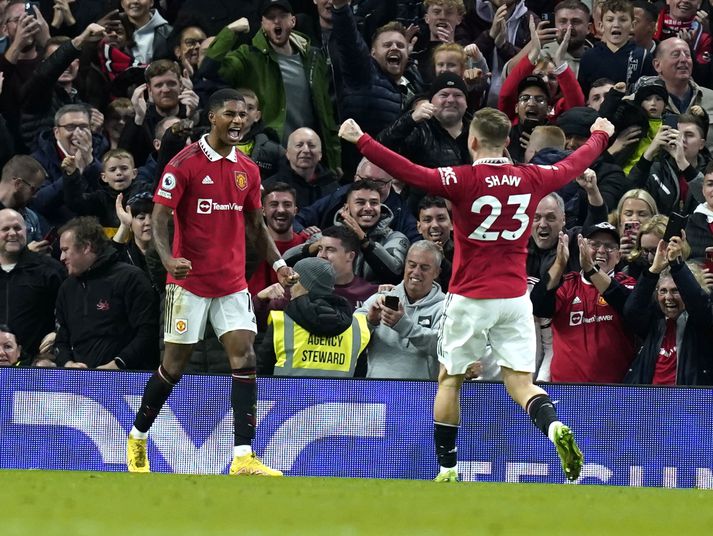 Marcus Rashford og Luke Shaw fagna því sem reyndist vera sigurmarkið í dag.