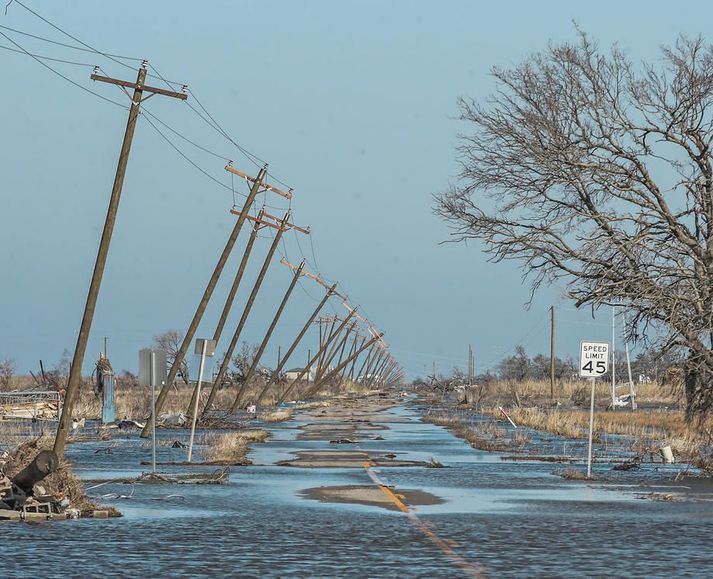 Ummerki eftir fellibylinn Delta í Louisiana í Bandaríkjunum um miðjan október. La niña-ástand hefur meðal annars verið tengt við ákafari fellibyljatímabil í Mexíkóflóa.