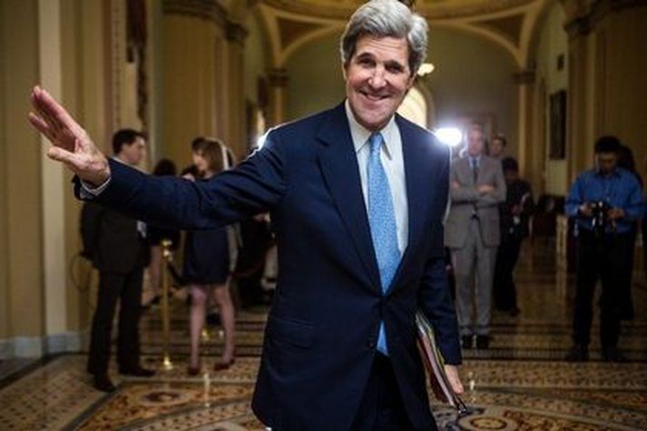 Málið er hið undarlegasta en hugmyndin virðist hafa kviknað þegar John Kerry utanríkisráðherra nefndi hana, að því er virðist í hálfkæringi í gær.