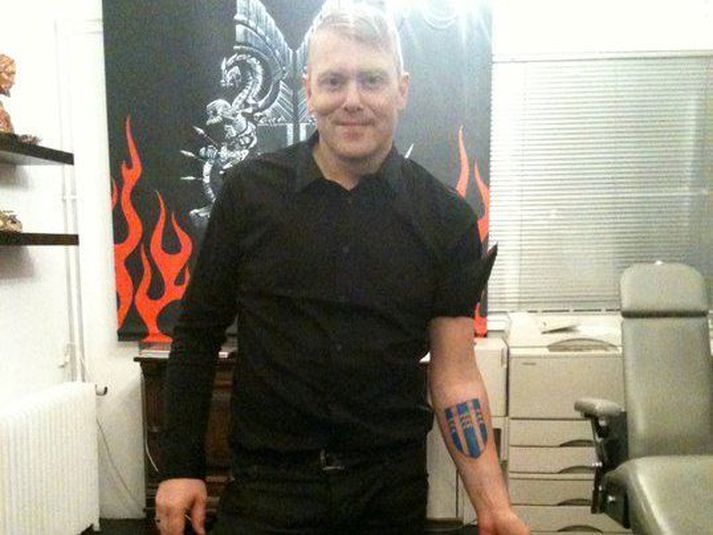 Jón Gnarr og húðflúrið hans.