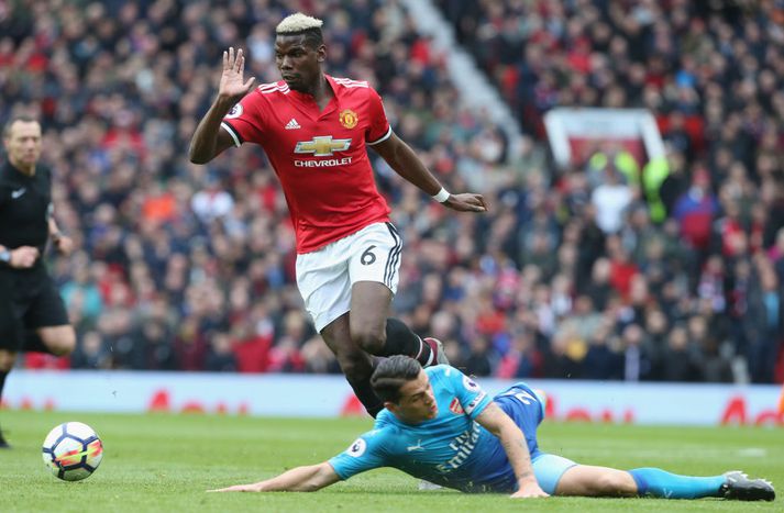 Xhaka reynir tæklinguna á Paul Pogba