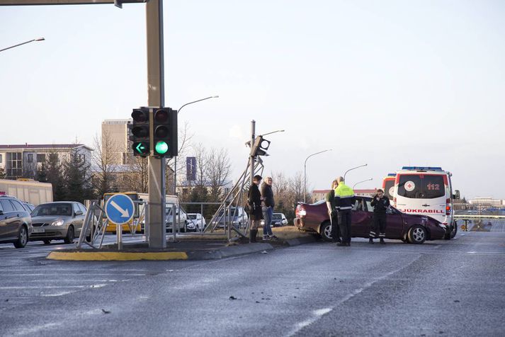 Sólin skein úr suðri og var lágt á lofti þegar áreksturinn varð.