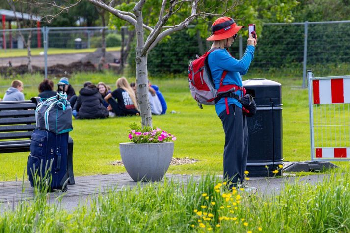 Reikna má með skúrum suðvestanlands fram á kvöld og sums staðar þokubakkar við norður- og austurströndina.