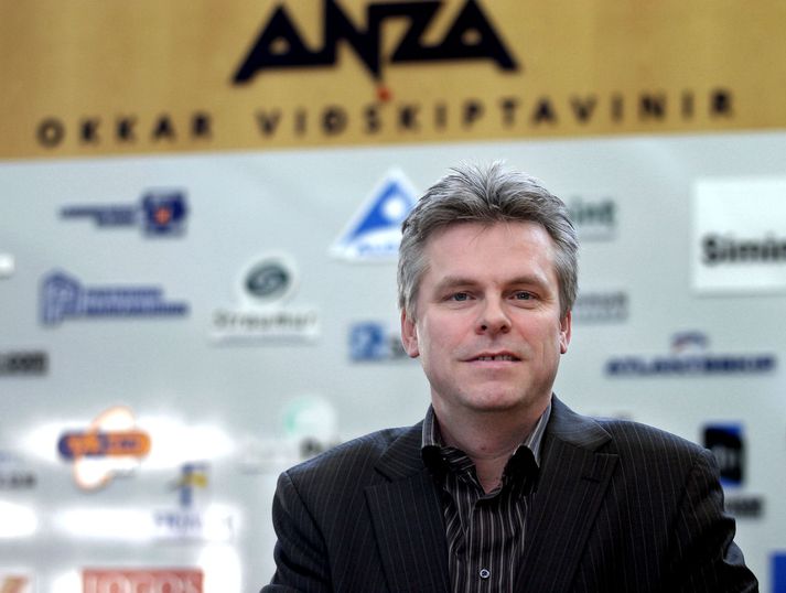 Hreinn Jakobsson taldi sig mega halda jeppanum frá Skýrr út tólf mánaða uppsagnarfrest sinn.