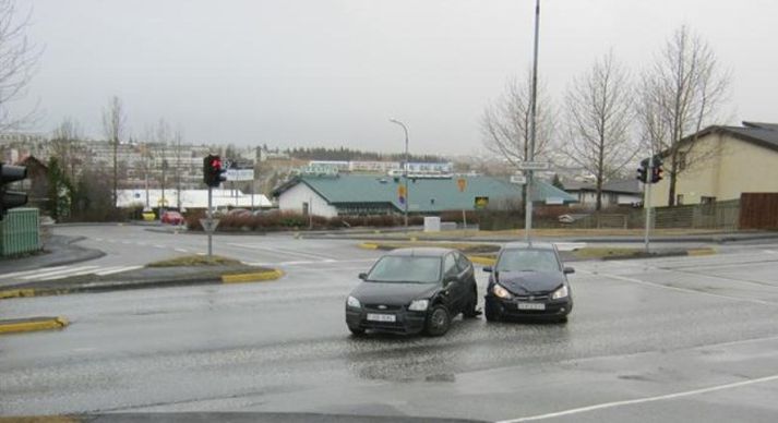 Frá slysstaðnum.