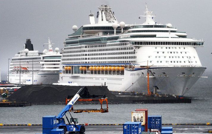Aldrei hafa fleiri skemmtiferðaskip lagst að bryggju hér á landi eins og í ár.