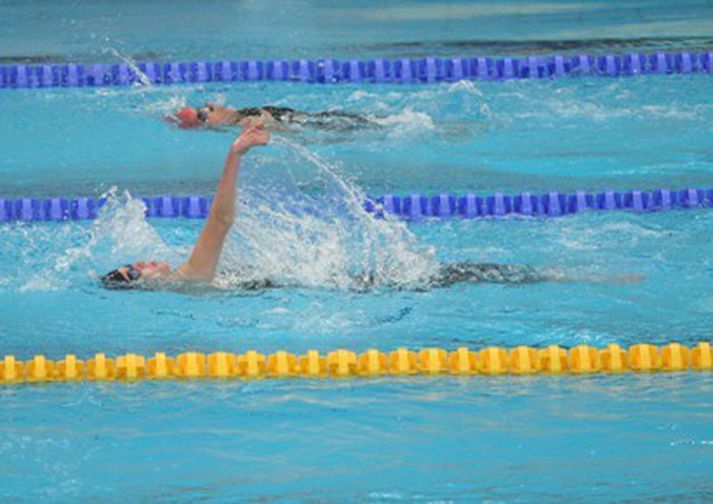 Sonja í lauginni í Peking.