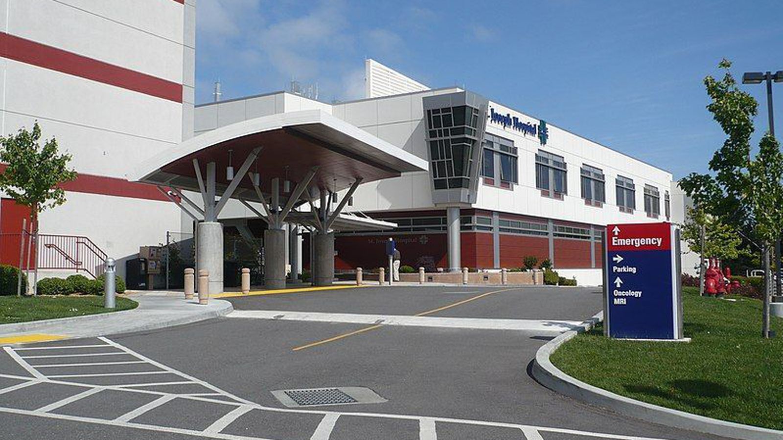 Sjúkra­hús í Kali­forníu á­kært fyrir að neita ó­léttri konu um neyðar ...