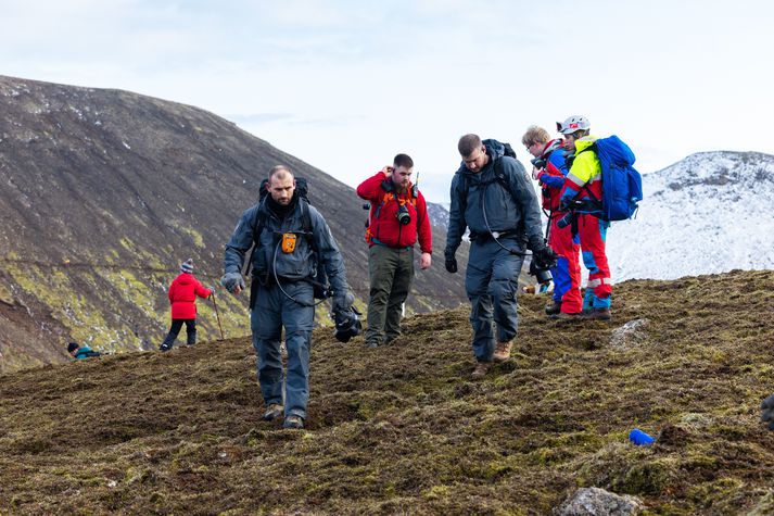 Björgunarsveitarfólk að störfum við gosstöðvarnar í vor.