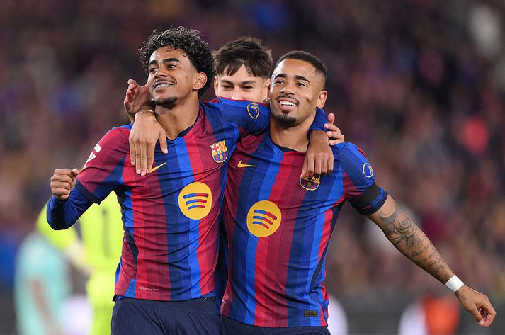 Lamine Yamal og Gabriel Jesus glaðbeittir eftir seinna mark Yamals í kvöld sem Jesus lagði upp.