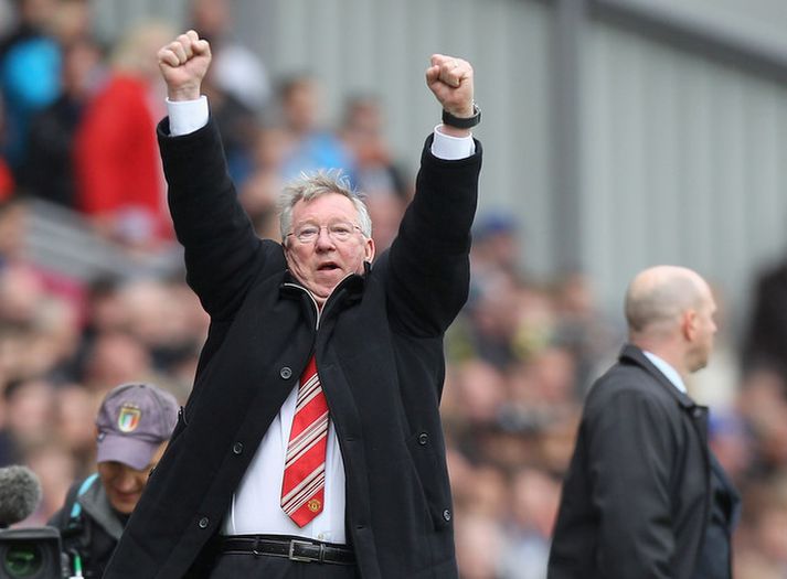 Alex Ferguson fagnar í dag.