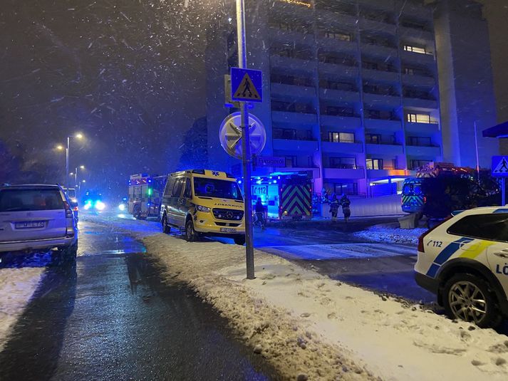 Traustir lesendur Vísis sendu fréttastofu þessa mynd af vettvangi nú um tvöleytið.