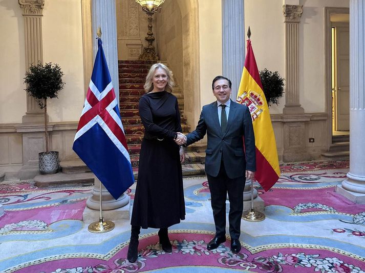 Þorgerður Katrín við opnun sendiráðsins með utanríkisráðherra Spánar, José Manuel Albares. 