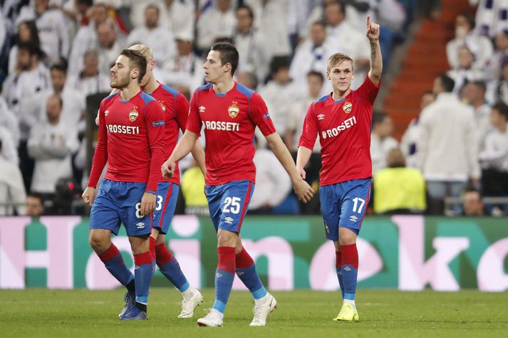 Arnór Sigurðsson fagnar eftir að hafa komið CSKA Moskvu í 0-3 gegn Real Madrid á heimavelli Evrópumeistaranna, Santiago Bernabéu.