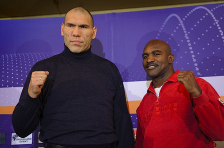 Holyfield er eins og smástelpa við hliðina á tröllinu