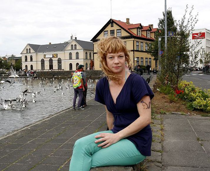 Hannaði brúskbikiní Rebecca segist hafa lært að sauma hjá herbergisfélaga sínum sem lærði fatahönnun.
fréttablaðið/gva