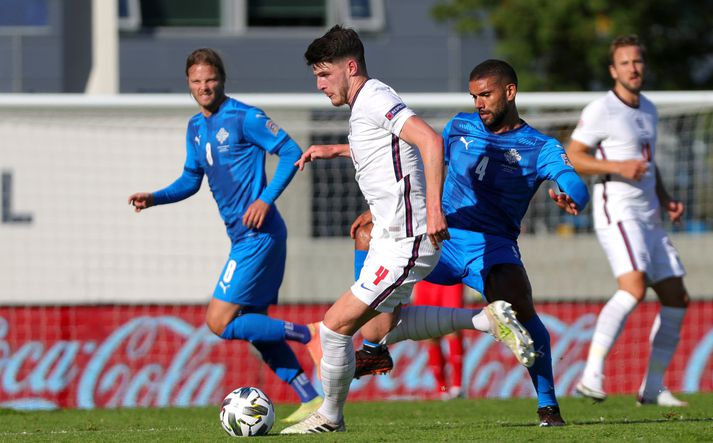 Declan Rice á Laugardalsvelli á síðasta ári í baráttunni við þá Guðlaug Victor Pálsson og Birki Bjarnason.