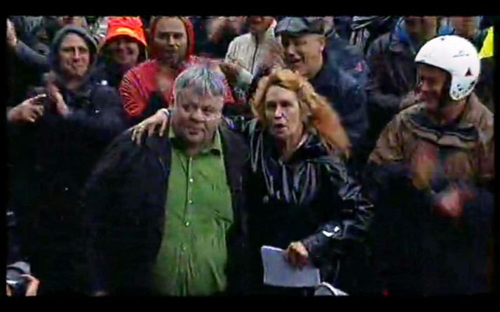 Mótmælendur sem sjómenn byrstu sig við.