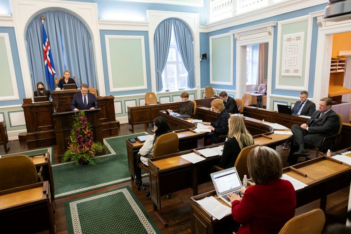 Verið er að bíða eftir niðurstöðum úr skimun til að sjá dreifingu kórónuveirunnar á Alþingi.