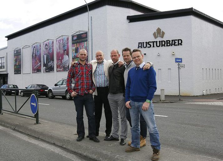 Alvöru menn. Leikarar standa sig firnavel í hlutverkum sínum.