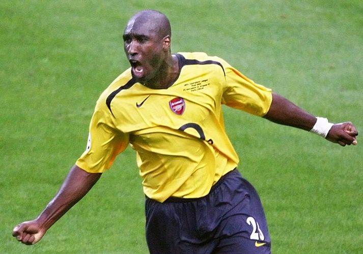Campbell fagnar marki með Arsenal í úrslitaleik Meistaradeildarinnar árið 2006.