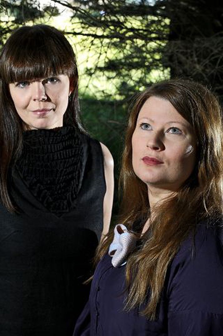 Sonja Bent og Erna Óðinsdóttir hanna báðar skemmtilegar flíkur úr prjónaefni. Þær eru á meðal þeirra íslensku hönnuða sem taka þátt í tískuvikunni í Kaupmannahöfn í ágúst.