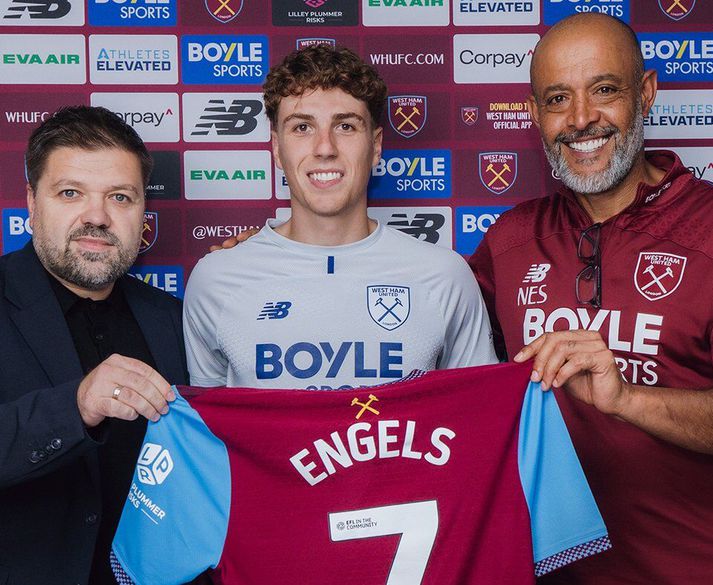 West Ham féll úr ensku úrvalsdeildinni í vor og leikur sinn fyrsta leik í ensku B-deildinni klukkan 15 í dag gegn Burnley.