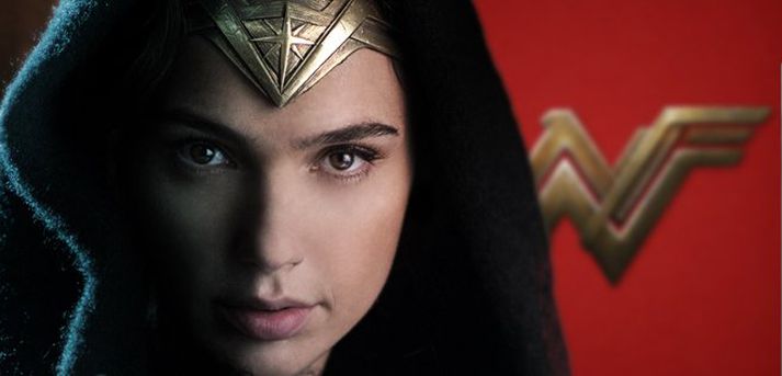 Gal Gadot frumsýnir gervið í Batman v. Superman: Dawn of Justice