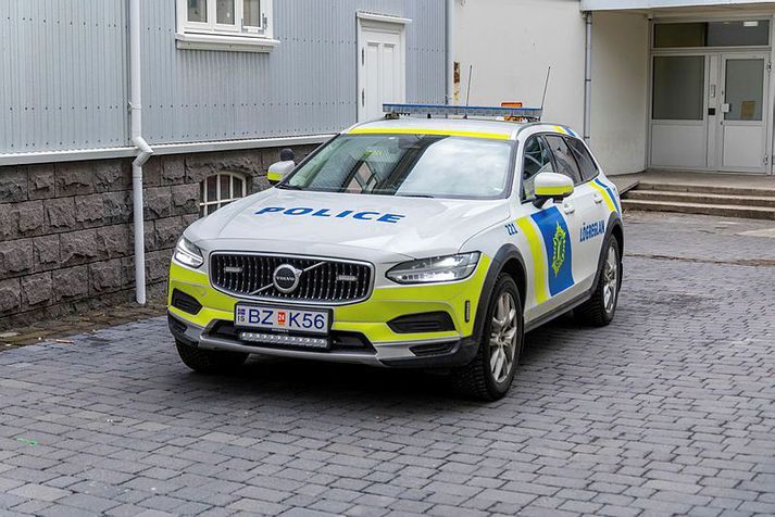 Árásarmennirnir þrír eru vistaðir í fangageymslu og verða yfirheyrðir seinni partinn.