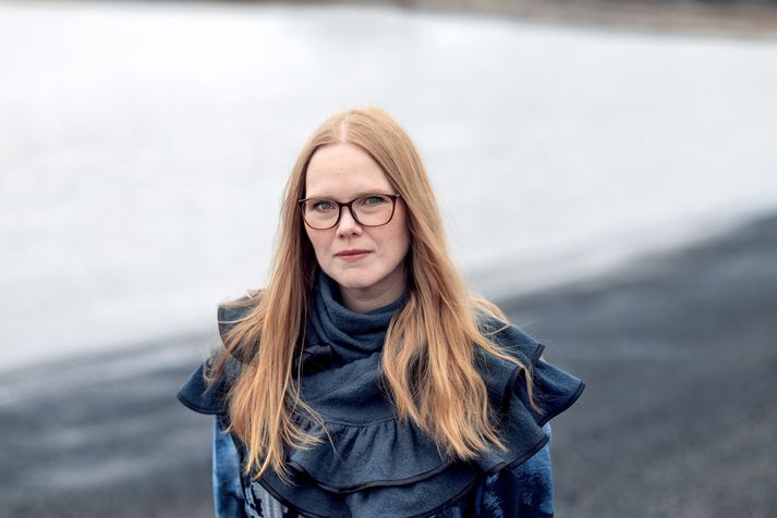 Nýjasta bók Arndísar Þórarinsdóttur er unglingabókin Sólgos. Óhætt er að segja að söguþráður hennar sé bæði frumlegur og spennandi. 