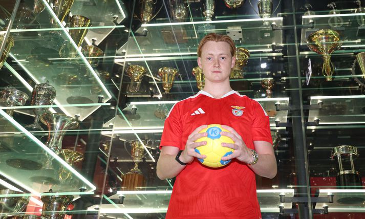 Breki Hrafn Árnason er mættur út í atvinnumennsku, til stórveldis Benfica í Portúgal.