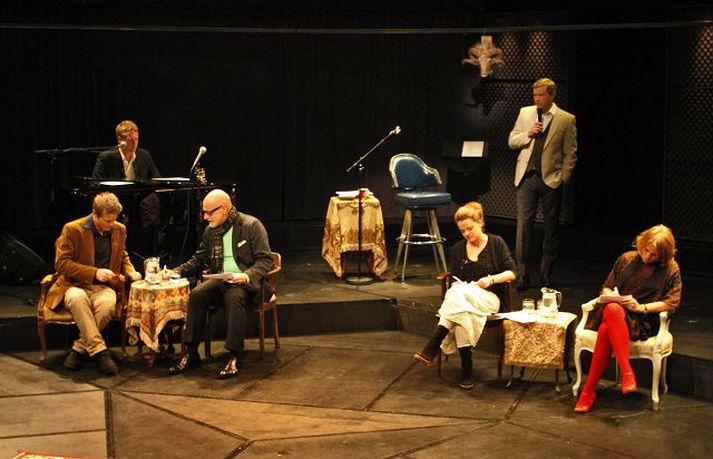 Karl Th. Birgisson, Davíð Þór Jónsson, Ilmur Kristjáns, Sólveig Arnarsdóttir og Egill Ólafs á sviðinu í Orð skulu standa.