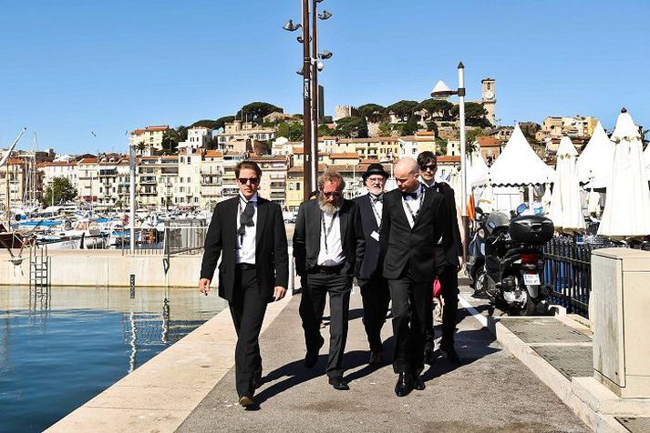 Á leiðinni á frumsýningu á Cannes. Grímar, Sigurður, Theodór, Grímur og Sturla kvikmyndatökumaður.