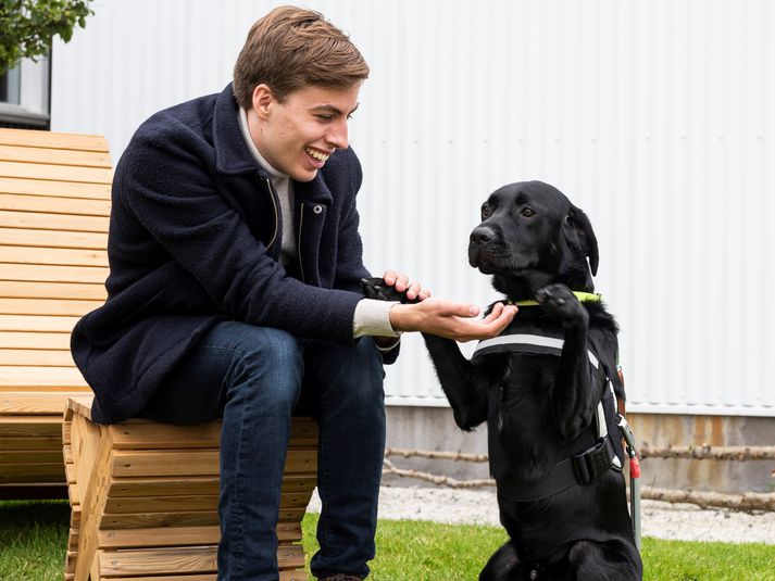 Max er að sögn Más augun hans og besti vinur hans. 