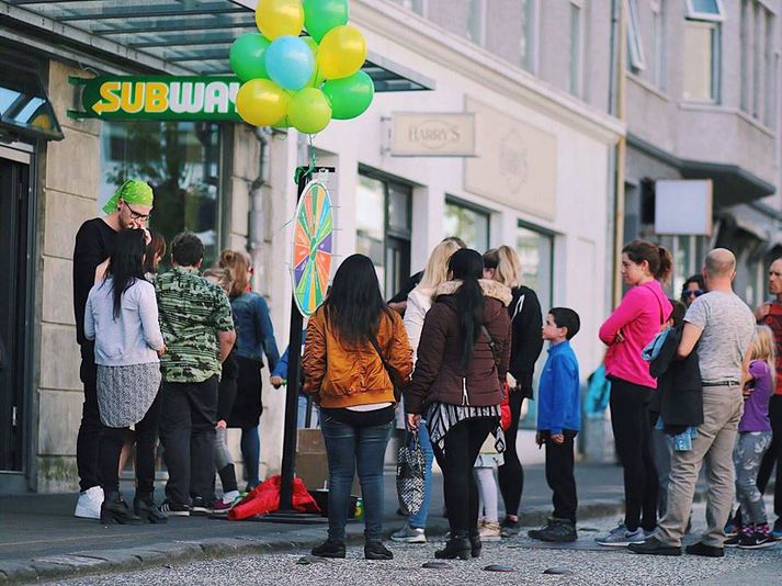 Í tilefni dagsins ætlar Subway að bjóða viðskiptavinum upp á tilboð og auk þess að gefa matargjöf til Fjölskylduhjálpar Íslands fyrir hvern seldan bát þennan dag.