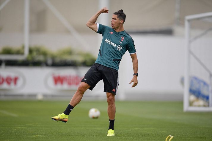 Cristiano Ronaldo leit vel út á æfingu með Juventus liðinu og allar mælingar sýndu að hann kom til baka í frábæru formi.