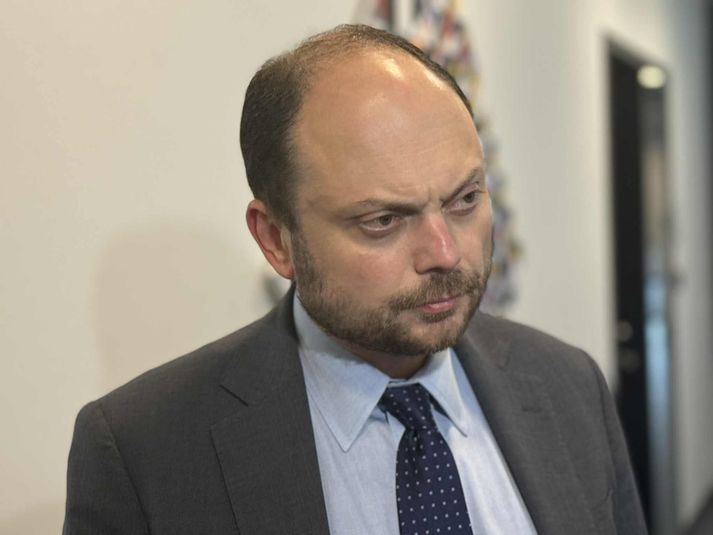 Vladímír Kara-Murza á friðarráðstefnu í Reykjavík í síðustu viku. Rússneska öryggislögreglan sakar hann nú um að leggja á ráðin um blóðugt valdarán í slagtogi við aðra stjórnarandstæðinga erlendis.