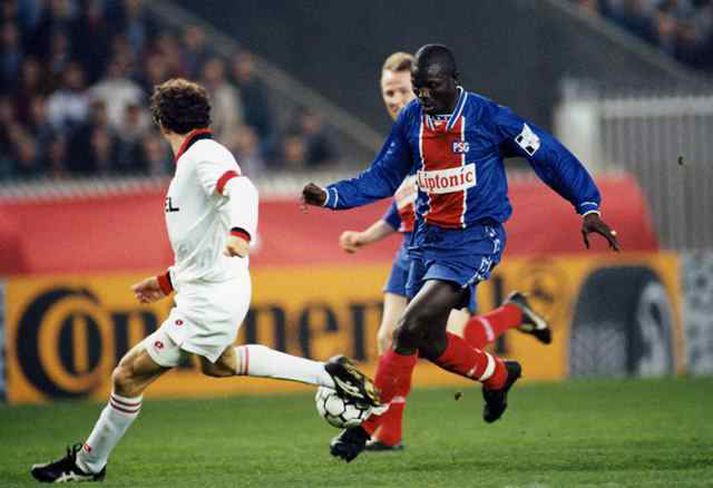 George Weah í leik með PSG á 10. áratug síðustu aldar.