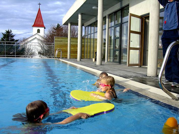Myndir af börnum í leik og starfi kunna að vera misnotaðar.
