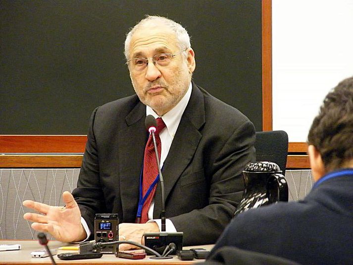 Joseph E. Stiglitz flutti erindi og svaraði spurningum blaðamanna sem Alþjóðagjaldeyrissjóðurinn hafði boðið á vorfund sjóðsins og Alþjóðabankans í Bandaríkjunum um miðjan apríl. Fréttablaðið/ÓKÁ