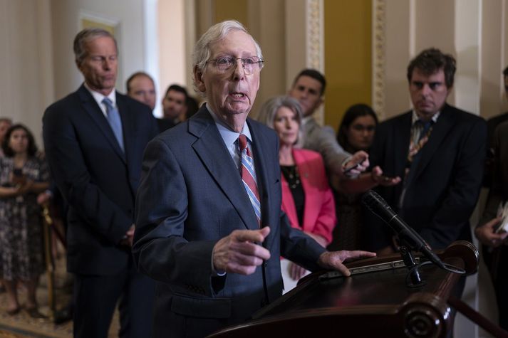 Mitch McConnell á blaðamannafundi í gær.