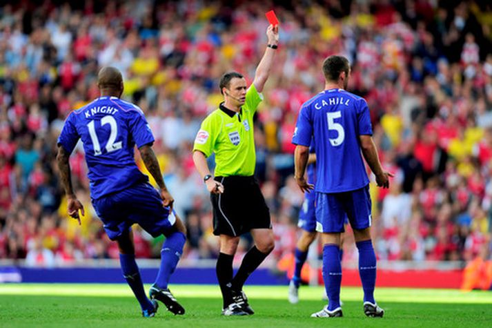 Gary Cahill fær hér að líta umrætt rautt spjald.