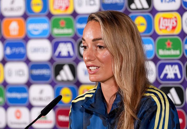Kosovare Asllani  hefur fengið tilboð um að spila í Sádi-Arabíu.