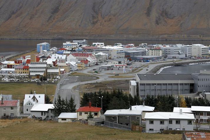 Fulltrúar Í-listans vilja á Ísafirði lögðu til úttekt á skólalóðarmáli.